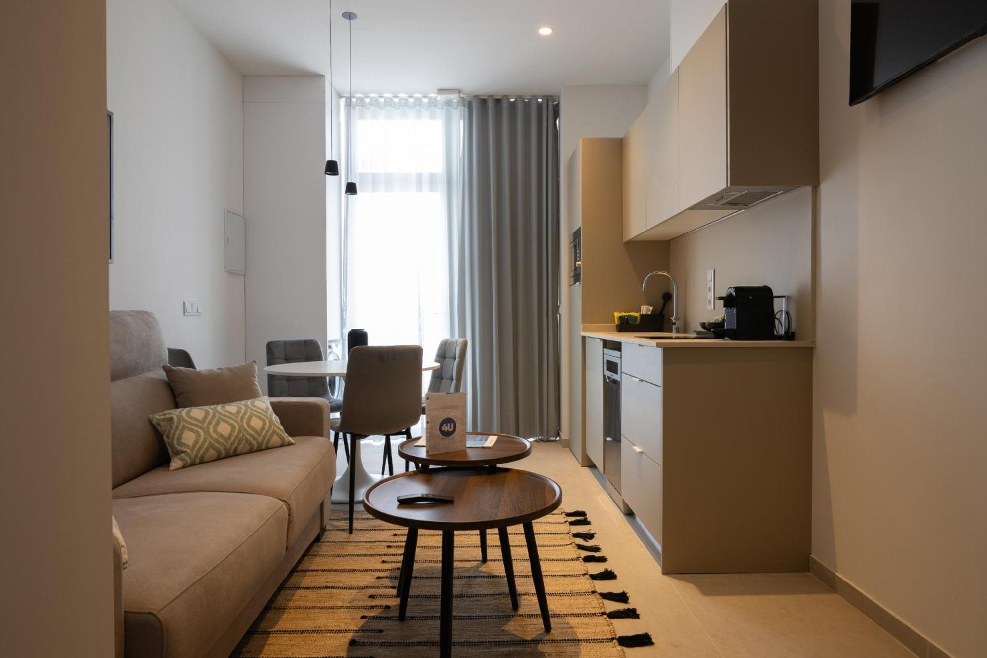 Dorm4You Arena Plaza บาเลนเซีย ภายนอก รูปภาพ